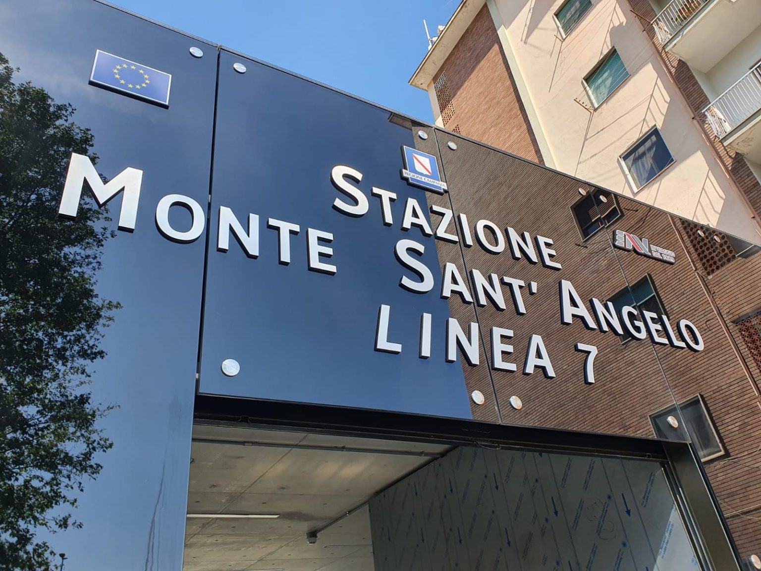 Insegne a rilievo luminose